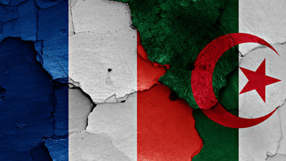 فرنسا: لم نطلب استخدام الأجواء الجزائرية