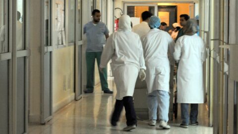 “كوارث وعجائب المستشفيات” تنهال على رأس وزير الصحة بالبرلمان 