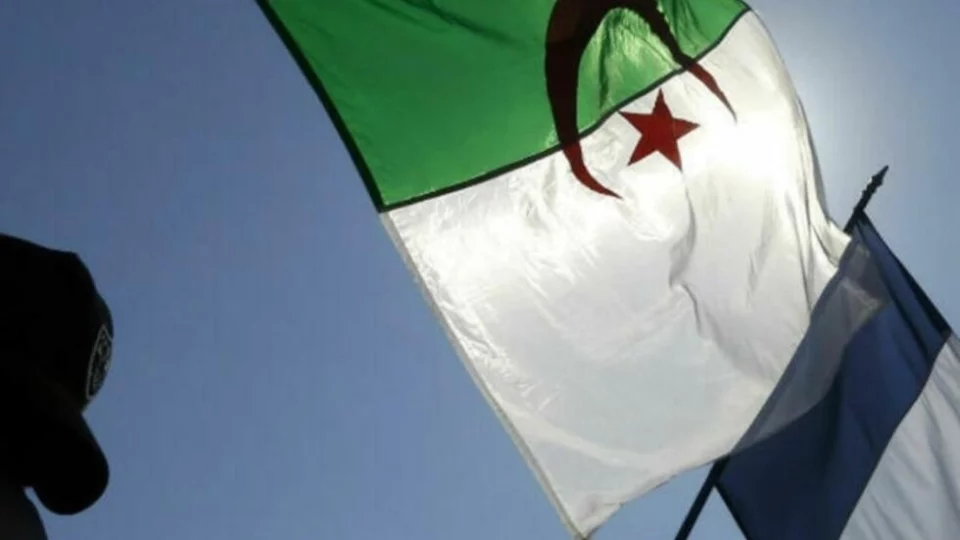 الرئيس الجزائري يغير الوزير الأول