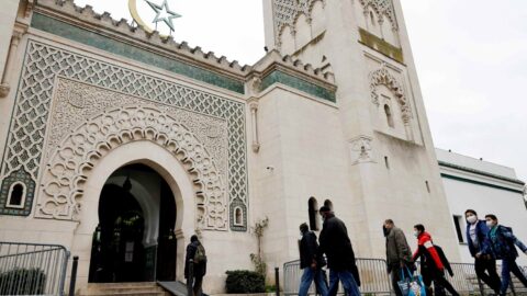 خصاص يقلق مسلمي فرنسا بعد منع استقبال الأئمة الأجانب