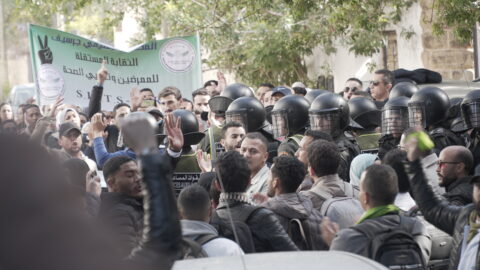 الممرضون يتظاهرون أمام وزارة الصحة والأمن يتدخل لتفريقهم