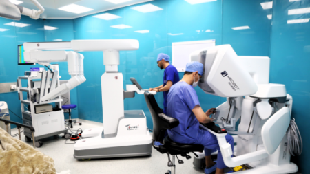 إجراء أول عملية جراحية بالروبوت في المغرب