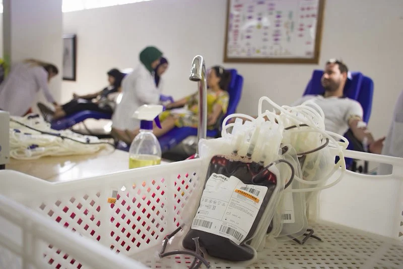 مراكز تحاقن الدم بالمغرب تعاني من الخصاص ومسؤولة: نحتاج ألف كيس دم يوميا