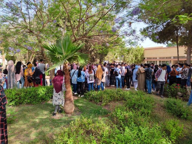 طلبة وجدة يقاطعون الامتحانات و اجتماع ساخن بكلية الحقوق