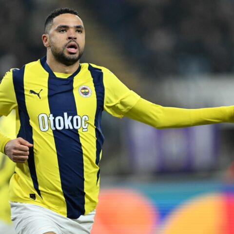 مورينيو يُجدد ثقته في النصيري ويغلق باب الرحيل مؤقتًا