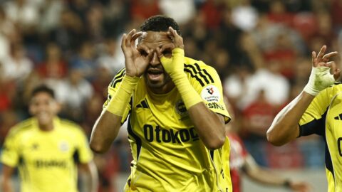 النصيري يقود فنربخشة لفوز كبير في الدوري التركي