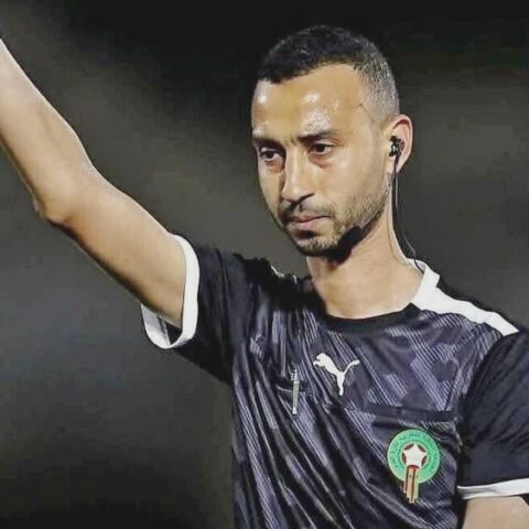 توقيف حكم مباراة كلاسيكو الرجاء والجيش