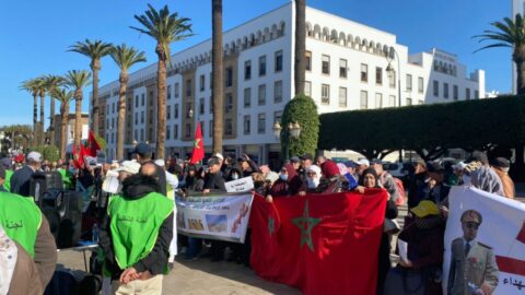 قدماء ”الجيش” يحتجون ضد الحكومة بسبب التهميش والإقصاء وتجميد المعاشات