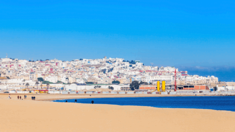 استطلاع: 68% من المغاربة لم يسافروا هذا الصيف والإنفاق على العطل يتراجع