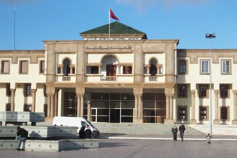 بعد توقيفهم.. المحكمة الإدارية بالدار البيضاء تعزل رئيس جماعة برشيد ونوابه