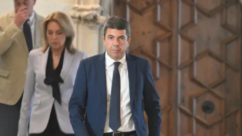 رئيس إقليم فالنسيا الإسباني يستقيل بعد عام من الفيضانات المميتة