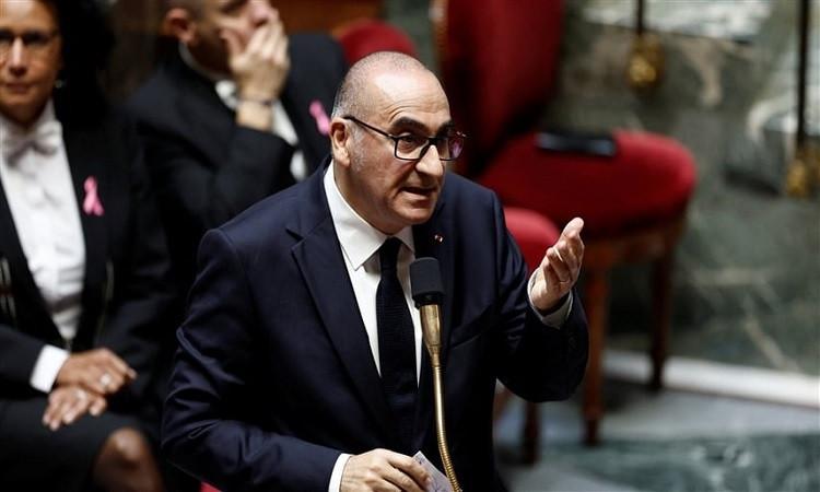 وزير الداخلية الفرنسي يحذر من سياسة “لي الأذرع” مع الجزائر