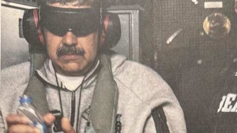 طائرة تقل مادورو تصل إلى قاعدة عسكرية في ولاية نيويورك