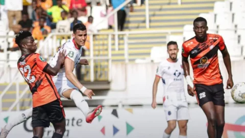 كأس الكونفدرالية الإفريقية.. أولمبيك آسفي يفوز خارج أرضه على سان بيدرو الإيفواري (2-1)