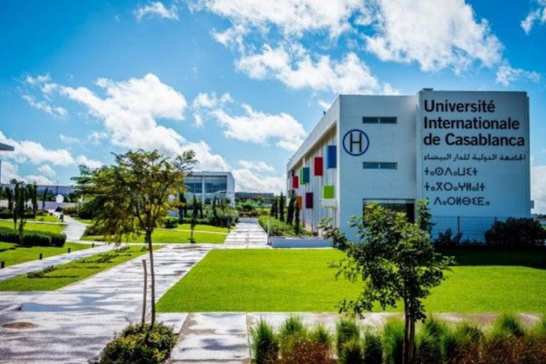 بسبب تصريحات وُصفت بالعنصرية.. الجامعة الدولية بالدار البيضاء تنهي مهام أستاذة