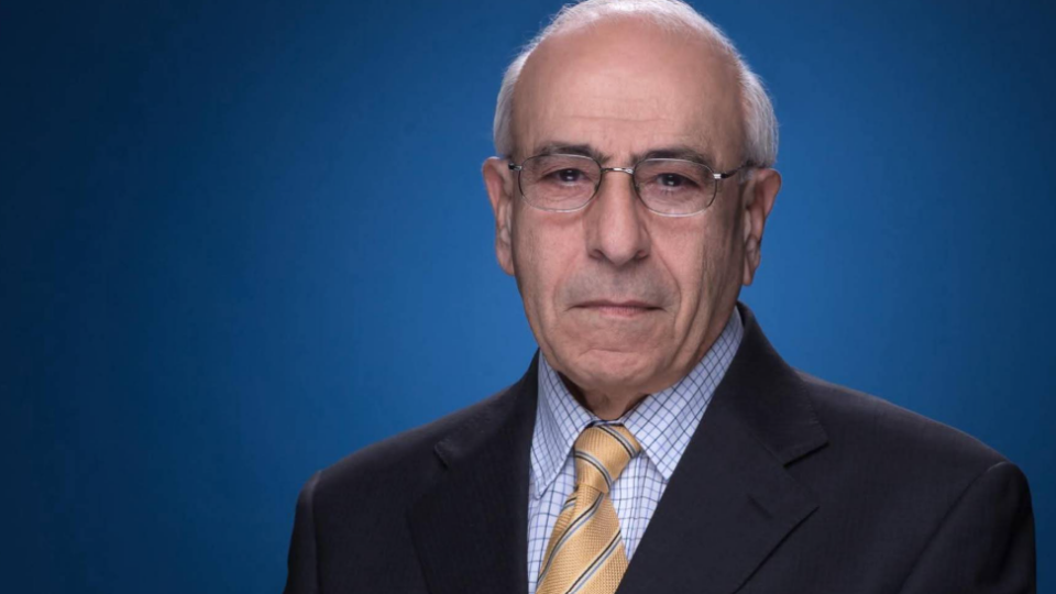 صاحب “الرأي والرأي الآخر”.. وفاة الإعلامي الأردني جميل عازر