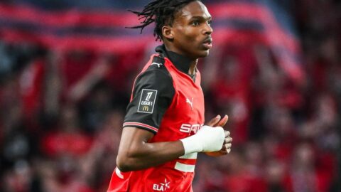 ليفربول يضم المدافع الفرنسي جيريمي جاكيه قادما من رين