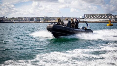 بحرية فرنسا تصادر أطنانًا من الكوكايين