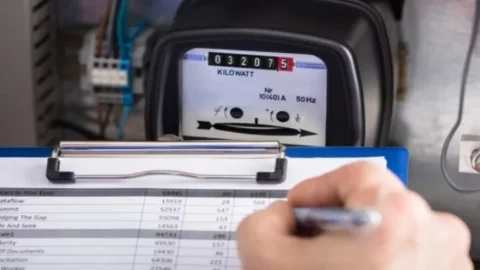 فاتورة الصيف.. لماذا ترتفع تكاليف الماء والكهرباء أكثر مما نتوقع؟