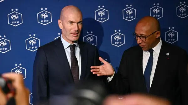 الطريق الطويل لزيدان يقوده إلى رأس الجهاز الفني لمنتخب فرنسا
