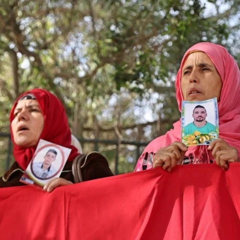 بين القنصلية المغربية والأمن الليبي.. معاناة مغاربة غير نظاميين تحتجُزهم ظروف “مزرية” بطرابلس