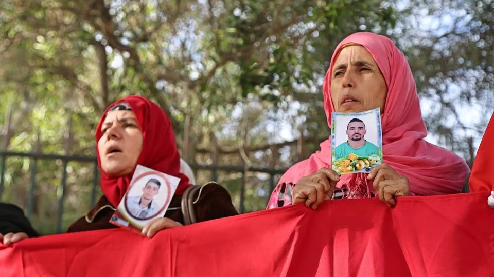 بين القنصلية المغربية والأمن الليبي.. معاناة مغاربة غير نظاميين تحتجُزهم ظروف “مزرية” بطرابلس