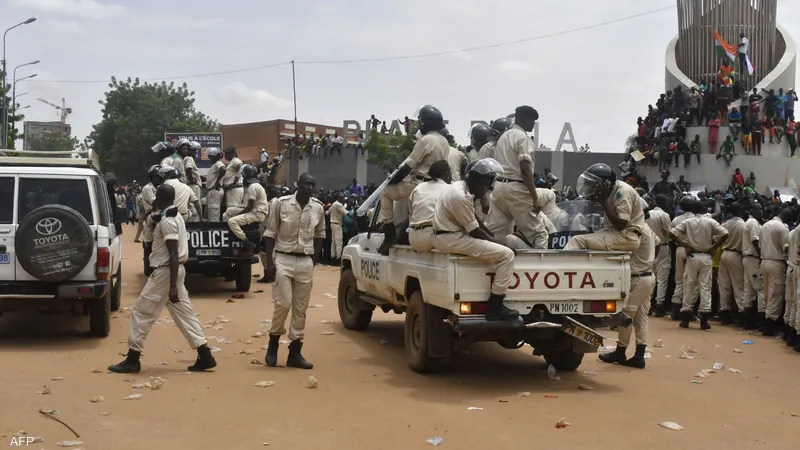 ألغام وبنادق: سائقو الشاحنات المغربية بالنيجر في عبور خطر