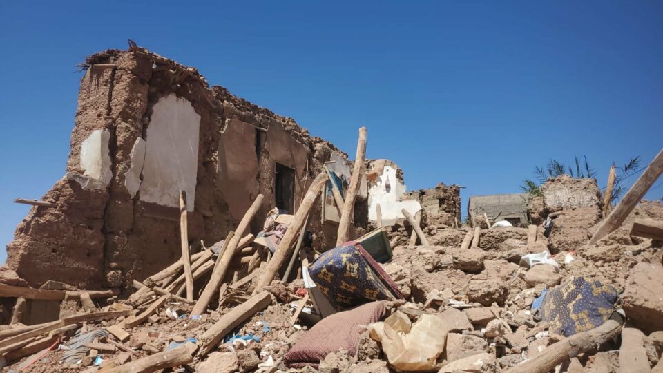منظمة إغاثية أمريكية تكشف ضعف الخدمات الصحية لضحايا الزلزال