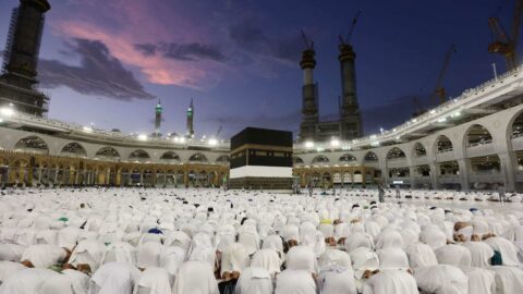 السعودية تمنع دخول مكة على حاملي تأشيرات الزيارة