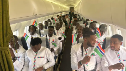 طائرة بعثة غامبيا تعود اضطراريا إلى المطار بعد انقطاع إمدادات الأكسجين