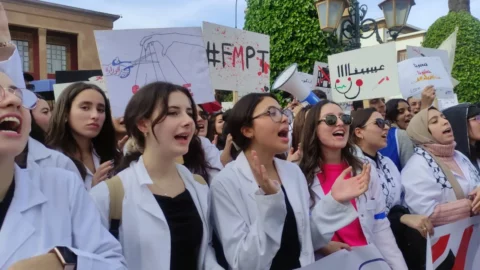 حقوقيون يحملون الحكومة مسؤولية أزمة طلبة الطب