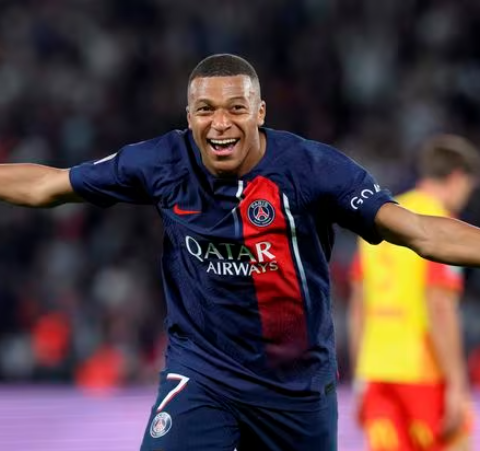 باريس سان جيرمان يطوي نزاعه القضائي مع مبابي بعد الحكم بأداء 61 مليون يورو