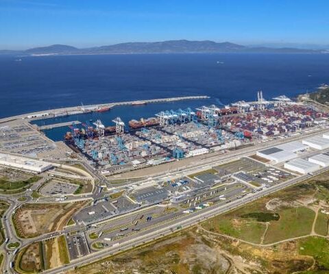 ميناءا طنجة المتوسط والدار البيضاء ضمن المراتب الأولى عربيا في مؤشر الربط بشبكة الملاحة العالمية