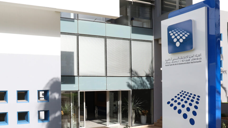 بسبب تغليط الجمهور.. “الهاكا” توجه إنذارين إلى القناة الأولى وميد راديو