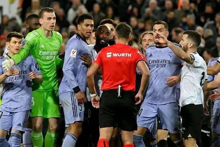 إيقاف جيل مانزانو على خلفية أحداث مباراة ريال مدريد وفالنسيا