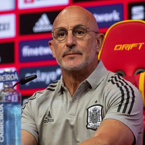 مونديال 2026.. مدرب إسبانيا يصنف سلوك الأرجنتينيين بعد النهائي بـ”غير المقبول”