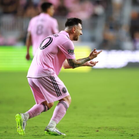 الإصابة تبعد ليونيل ميسي عن الملاعب لفترة غير محددة