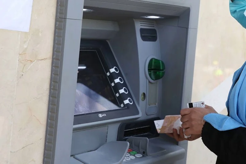 "بسبب ضعف المدخول".. استطلاع: 64٪ من الشباب المغاربة خارج النظام البنكي