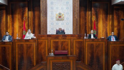غياب ثلاثة وزراء عن جلسة البرلمان يثير غضب النواب: “احتقار للمؤسسة التشريعية”