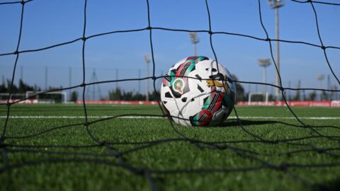 أزمة مالية تُهدد 11 فريقًا في البطولة المغربية بالحرمان من الميركاتو الصيفي