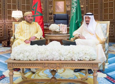 في برقية إلى العاهل السعودي.. الملك يدين هجمات جماعة الحوثي الإرهابية