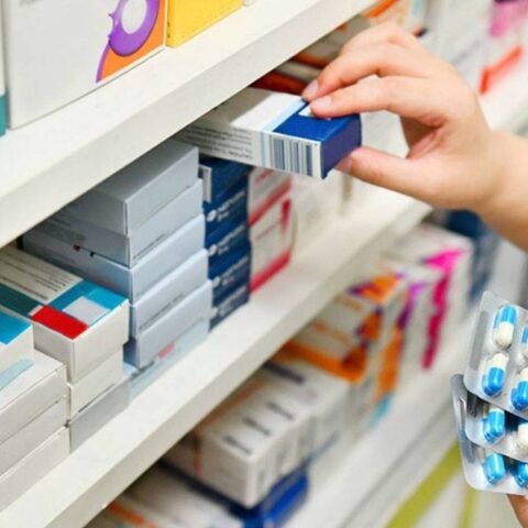 تحذيرات من مخاطر شراء الأدوية عبر الإنترنت وجامعة حقوق المستهلك تطالب بتدخل عاجل