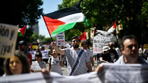 “لا للإبادة”.. آلاف الإسبان يطالبون بإنهاء حرب إسرائيل على غزة