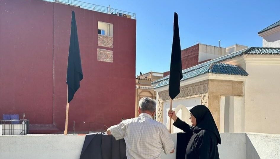 أعلام “السواد والحزن” فوق بيت القائد الميداني لحراك الريف ناصر الزفزافي يوم العيد