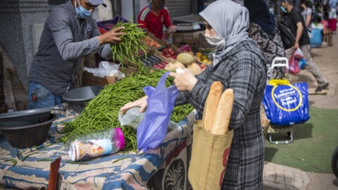 البارومتر العربي: 63% من المغاربة لا تكفي مداخيلهم لتغطية المصاريف حتى نهاية الشهر