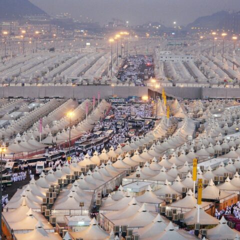 حجاج بيت الله الحرام يختتمون مناسكهم بطواف الوداع