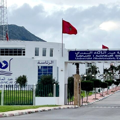 كلية الآداب والعلوم الإنسانية بتطوان تعلن استئناف الدراسة عقب تحسن نسبي للأحوال الجوية