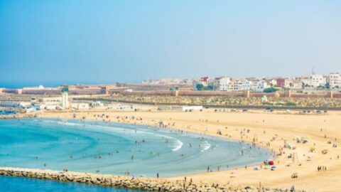 90 % من مياه الشواطئ المغربية صالحة للسباحة