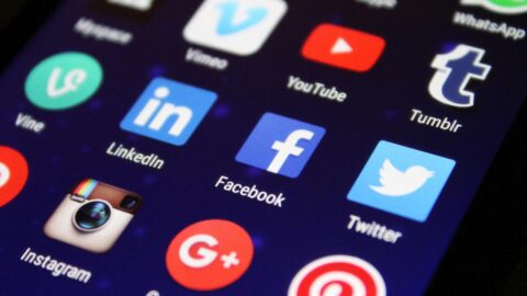 دراسة: 80 % من المغاربة يستعملون مواقع التواصل الاجتماعي