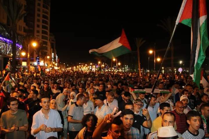 بالاحتجاجات والبلاغات.. مغاربة ينتقدون “الموقف الرسمي المبتور عن إرادة الشعب” إزاء جرائم إسرائيل